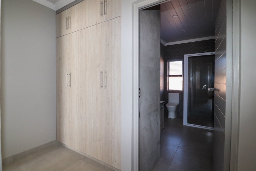 To Let 3 Bedroom Property for Rent in Flamwood North West